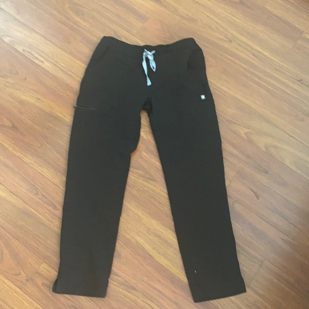Figs black Yola pants in size Small Petite